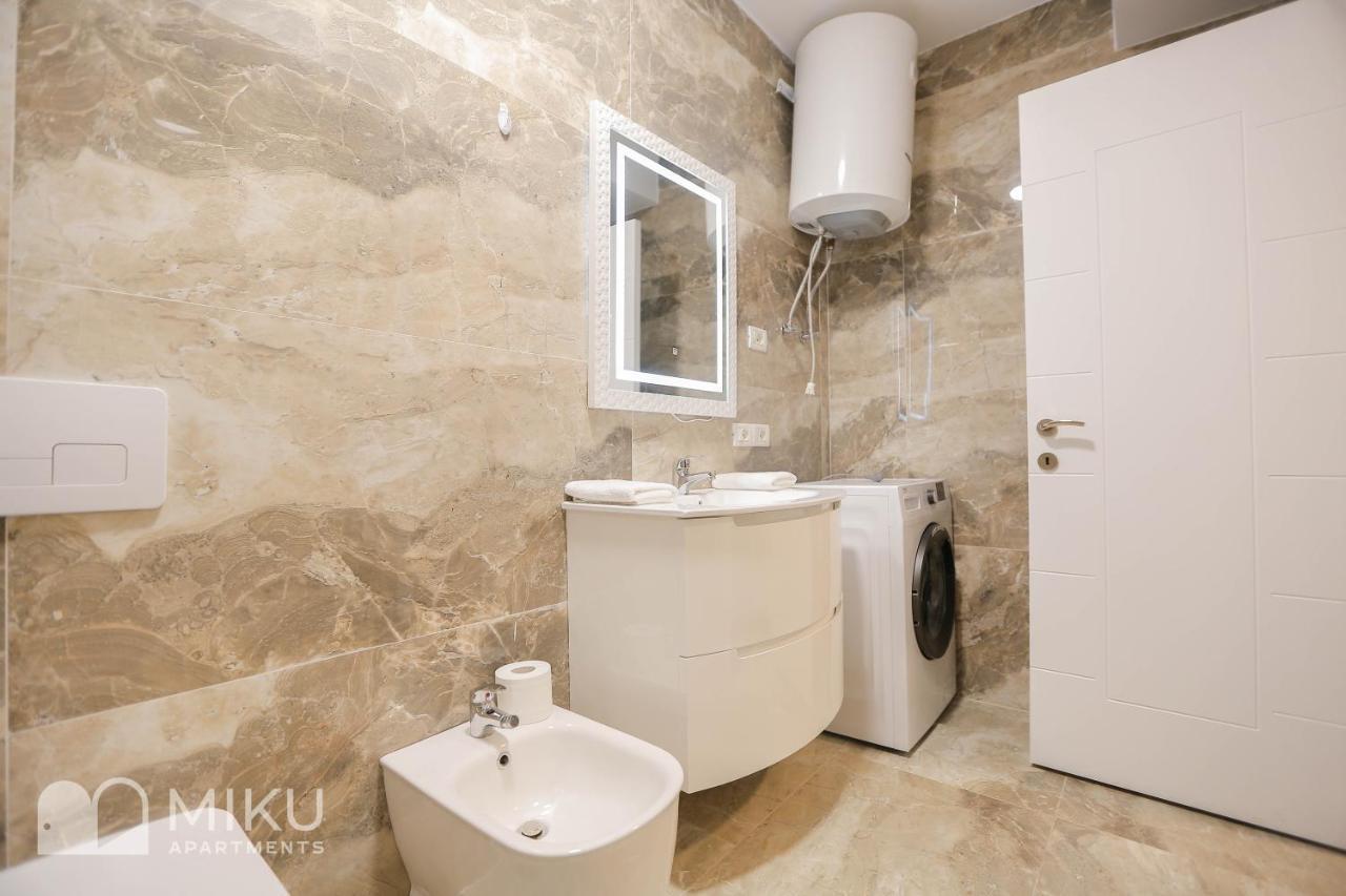 Miku Apartment-Brand New At Wilson Square Тирана Экстерьер фото