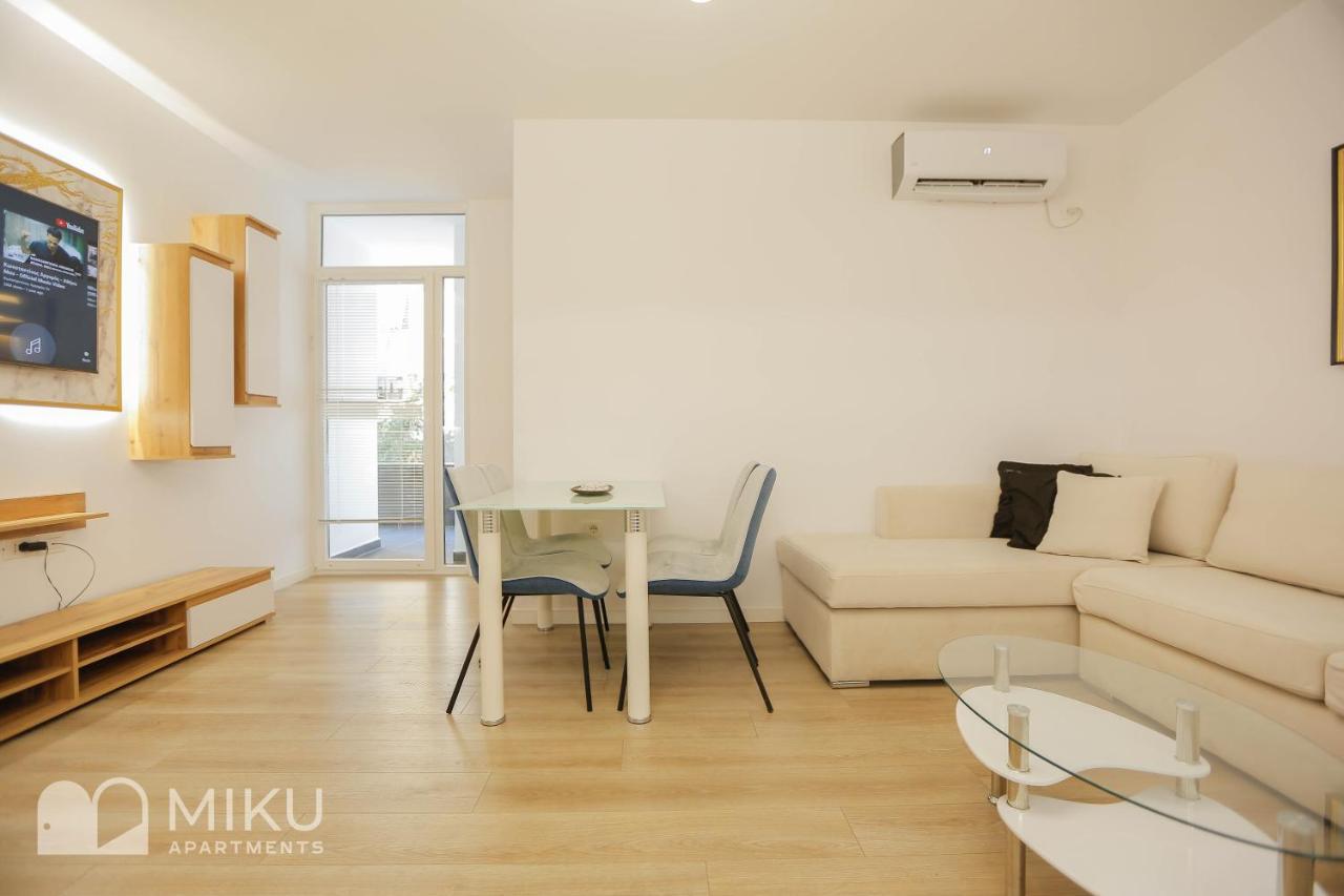 Miku Apartment-Brand New At Wilson Square Тирана Экстерьер фото