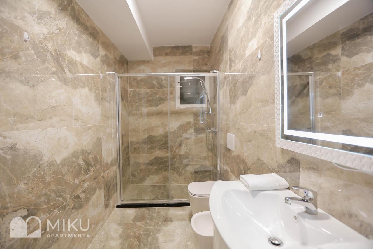 Miku Apartment-Brand New At Wilson Square Тирана Экстерьер фото